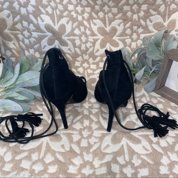 Black lace up heels - Picture 3 of 3